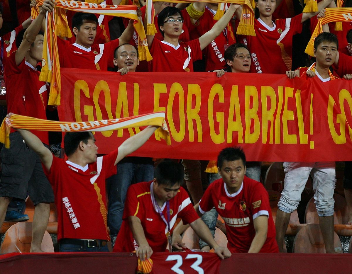 关于比赛激烈异常,球队依靠团队力量夺得胜利的信息 关于比赛激烈异常,球队依靠团队力量夺得胜利的信息