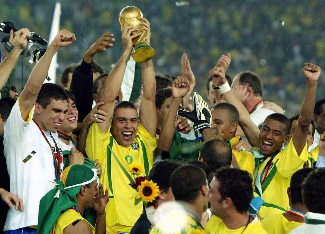 足球男子决赛,巴西队力争夺冠 足球男子决赛,巴西队力争夺冠