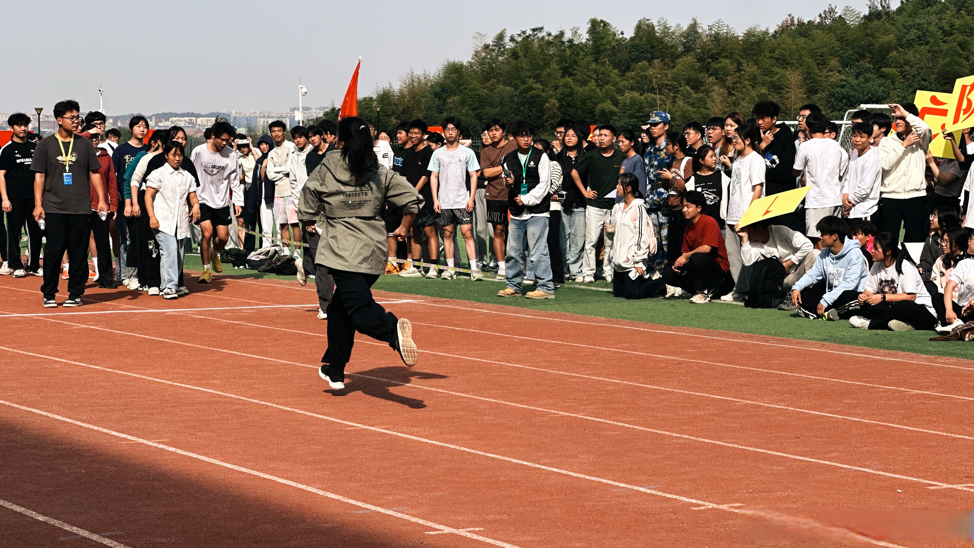 田径比赛接力项目C组全面展开 田径比赛接力项目C组全面展开