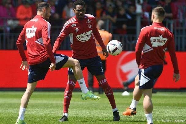 尼斯队战平对手,保持在法甲中游 尼斯队战平对手,保持在法甲中游