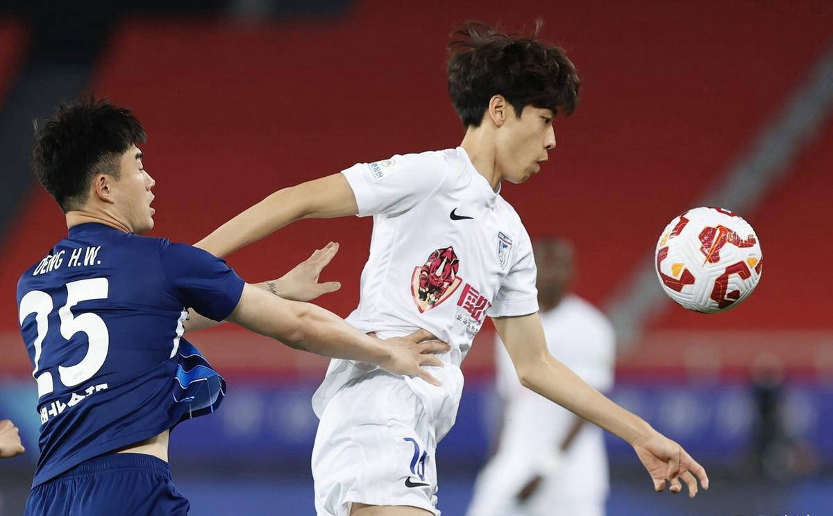 开云体育下载-卡迪斯攻守兼备，逆袭劲旅打出佳绩