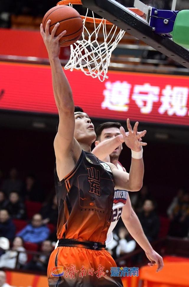 开云体育入口-山东男篮全员出击，主场轻松获胜