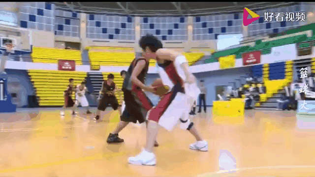 包含华丽扣篮和精湛传球,篮球赛场再掀狂潮的词条 包含华丽扣篮和精湛传球,篮球赛场再掀狂潮的词条