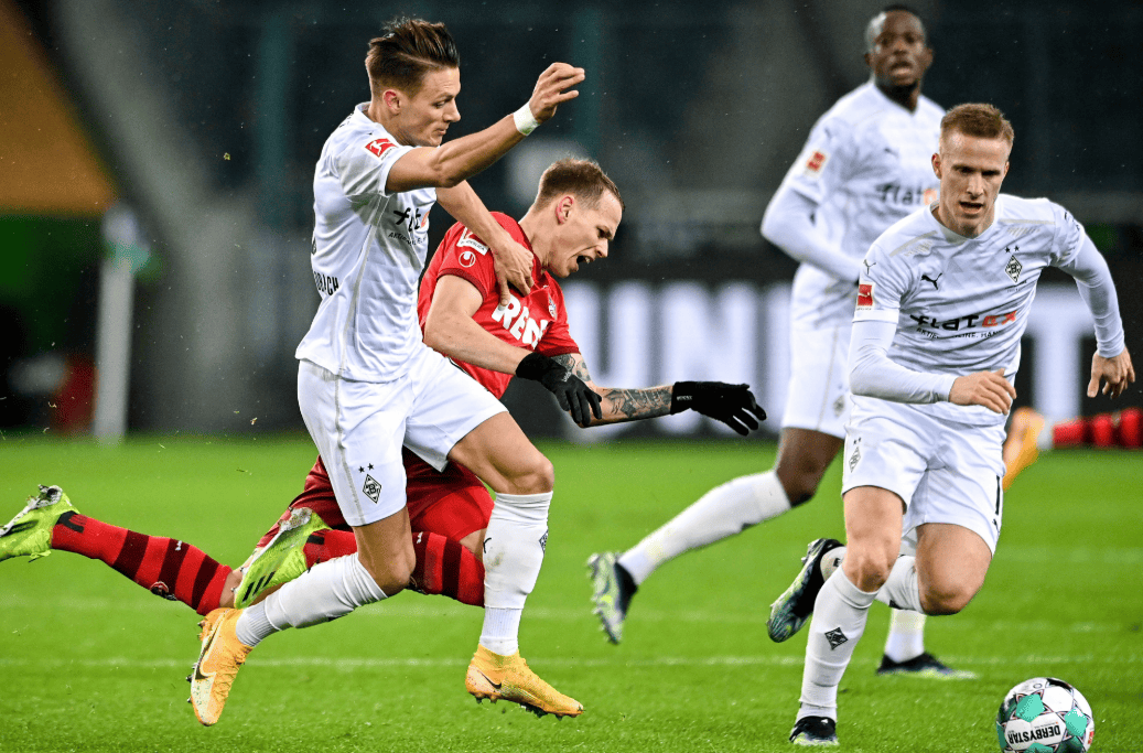 开云体育下载-沃尔夫斯堡队员奋战不止，追逐胜利的梦想