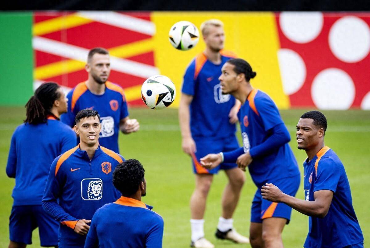 荷兰横扫白俄罗斯，晋级欧洲杯赛事