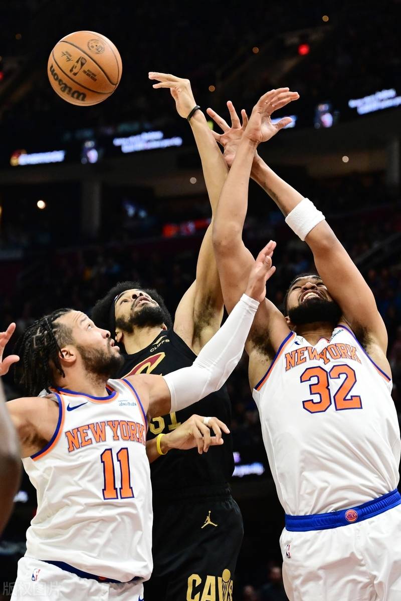 尼克斯大胜篮网，主场击败对手