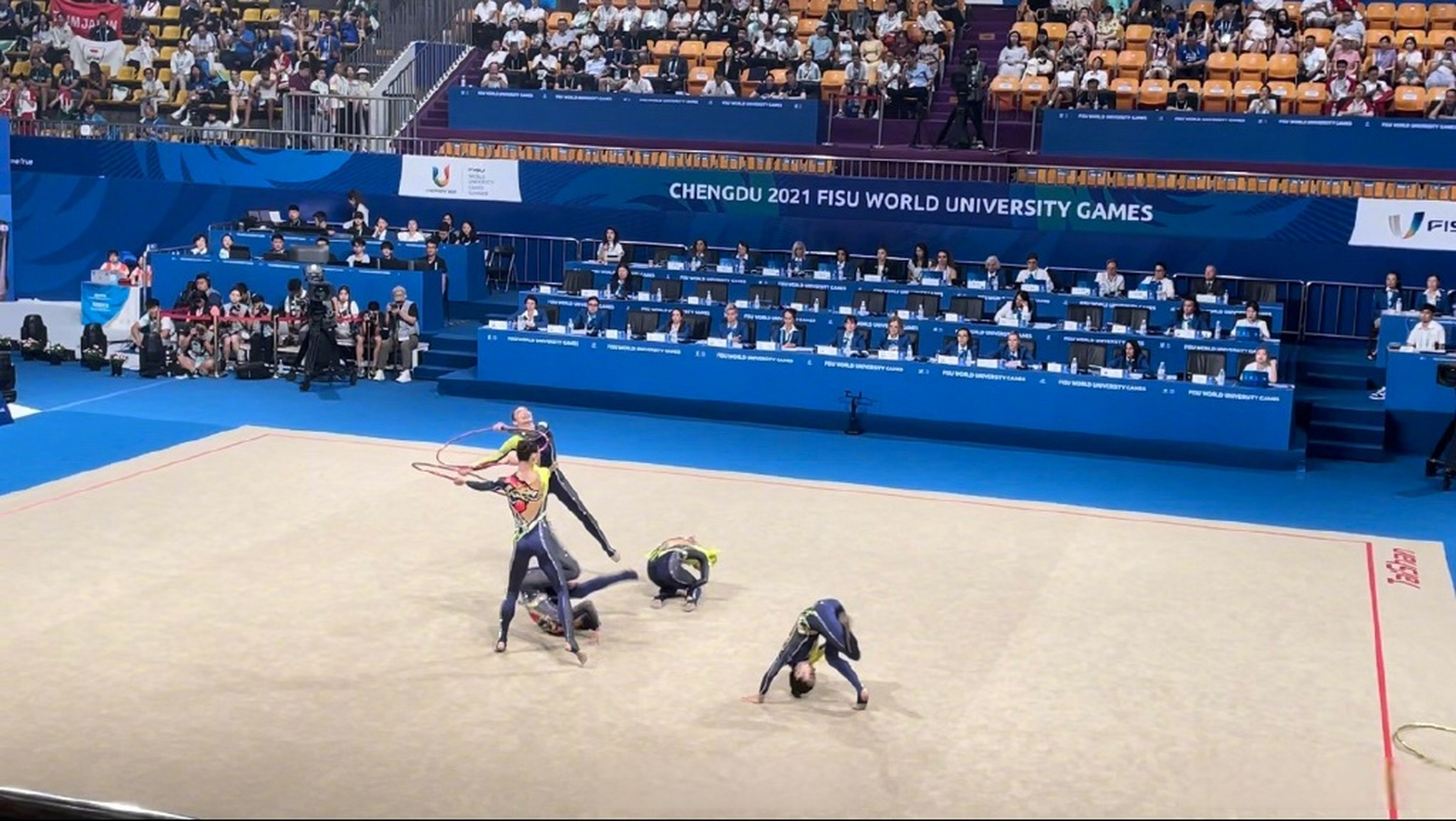 体操比赛选手状态火爆，连连问鼓掌