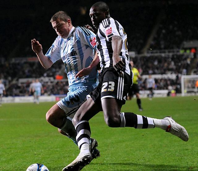 沃特福德遇强对手，艰难抵挡攻势