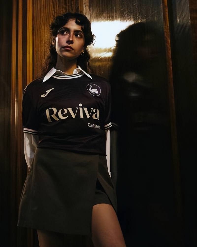 包含斯旺西遗憾告负，客场失利再次抑郁球队前行的词条