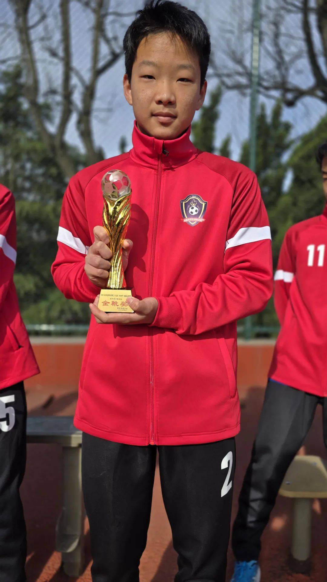 运动员心系国家荣誉，奋力拼搏斩金