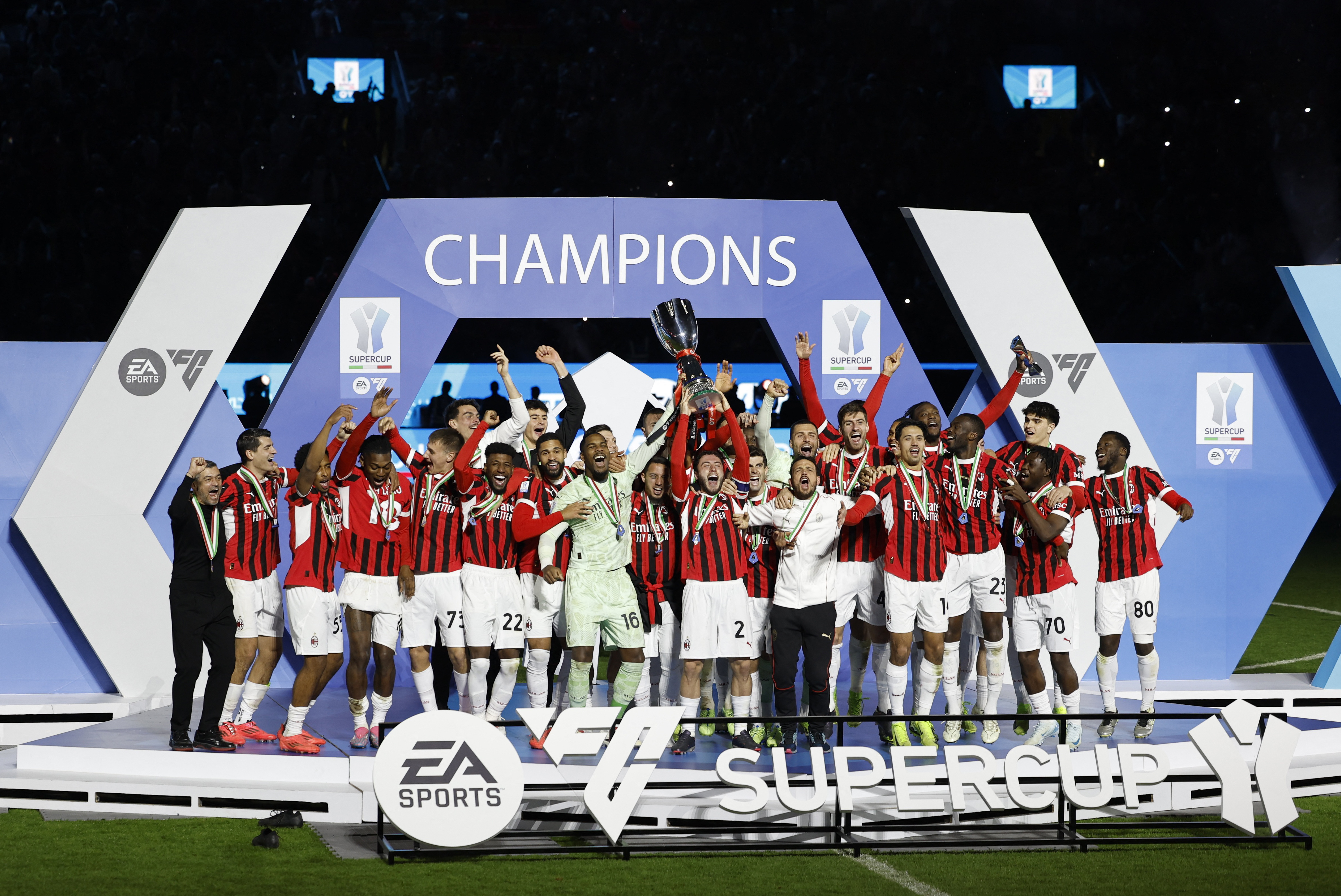 开云APP-意大利足球风云再起，球员们拼尽全力争夺荣誉