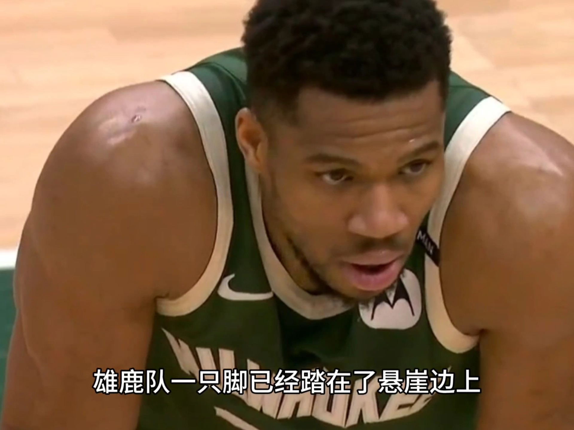 关于雄鹿主力受伤,球队背靠背赛事难应对的信息 关于雄鹿主力受伤,球队背靠背赛事难应对的信息