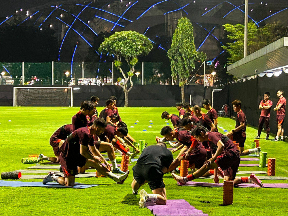 开云体育下载-比赛中频频交手的队员，最终拼尽全力争取胜利