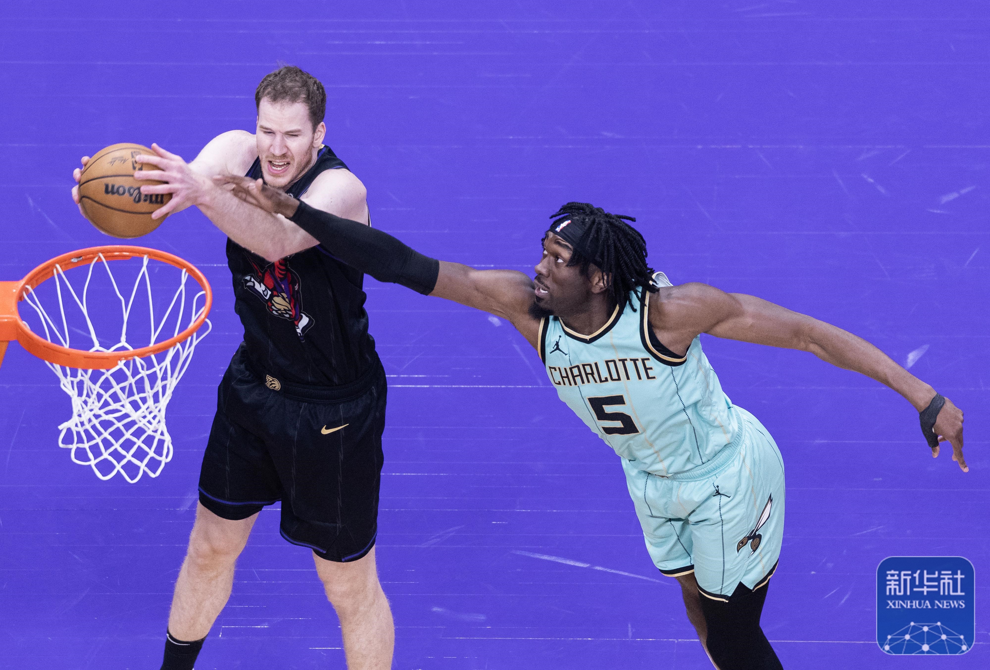 猛龙队员迎来爆发,狂胜对手 猛龙队员迎来爆发,狂胜对手