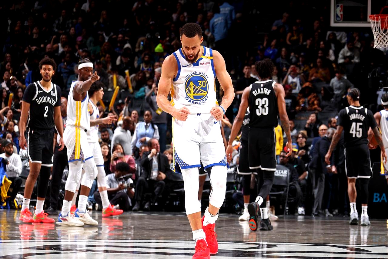 勇士队夺得关键比赛，信心大增士气高昂的简单介绍