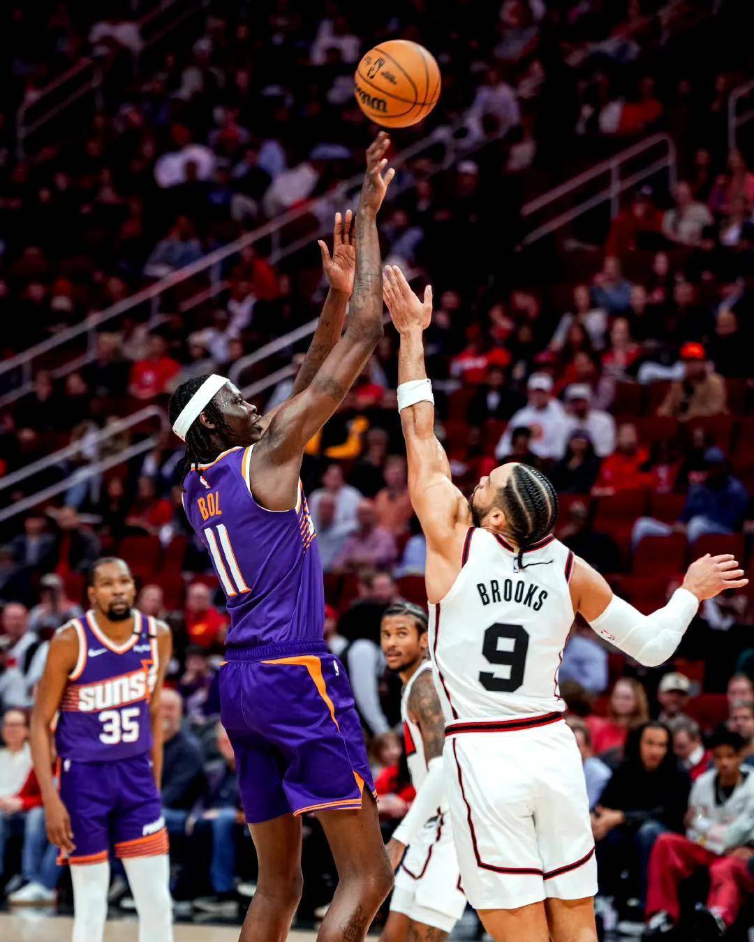 篮网队掀翻对手，稳居东部前列