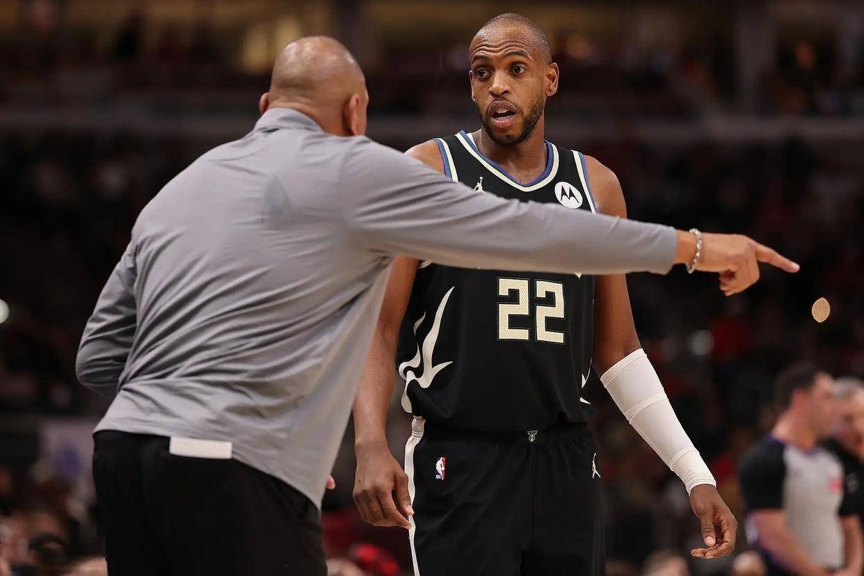 关于雄鹿遭逆转不敌篮网:米德尔顿努力奋斗仍未获得胜利的信息 关于雄鹿遭逆转不敌篮网:米德尔顿努力奋斗仍未获得胜利的信息