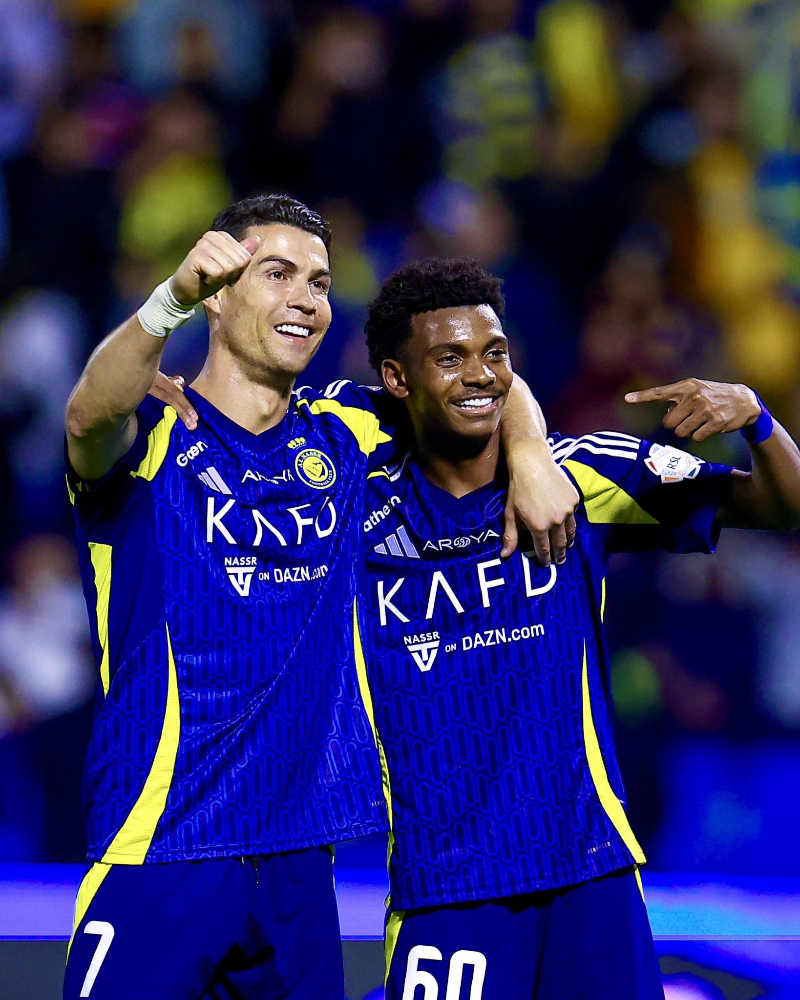 踢出进球绝技取胜，助球队晋级半决赛