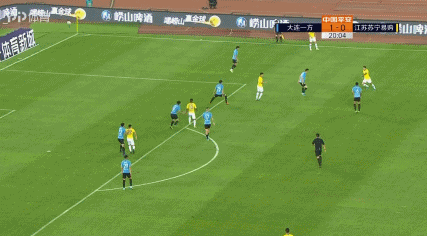 大连一方客场逆转取胜，豪取三分