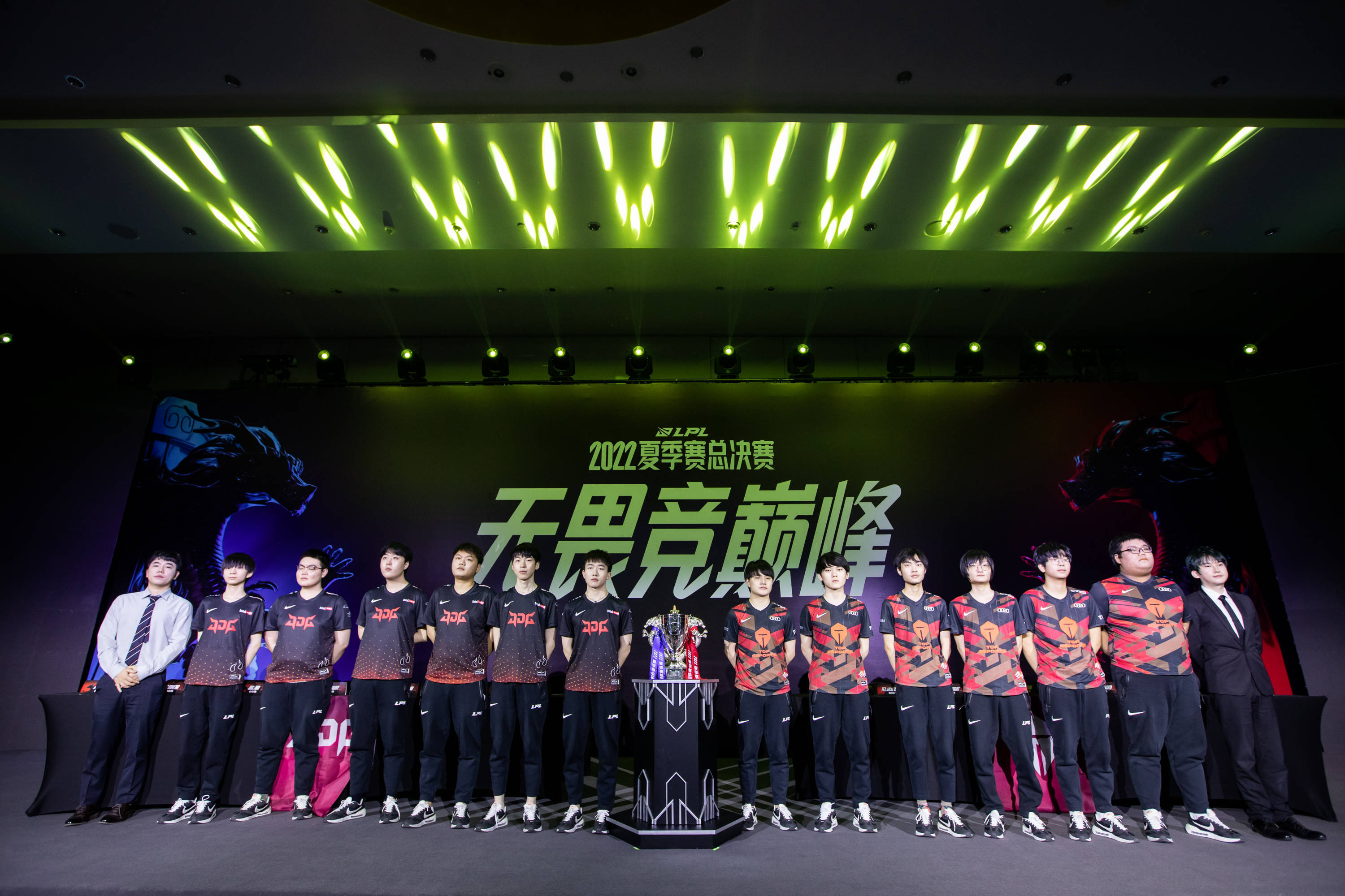 BLG绝杀MAD，JackeyLove操刀奇招英雄翻盘宿敌对决全球总决赛，让粉丝疯狂欢呼的简单介绍