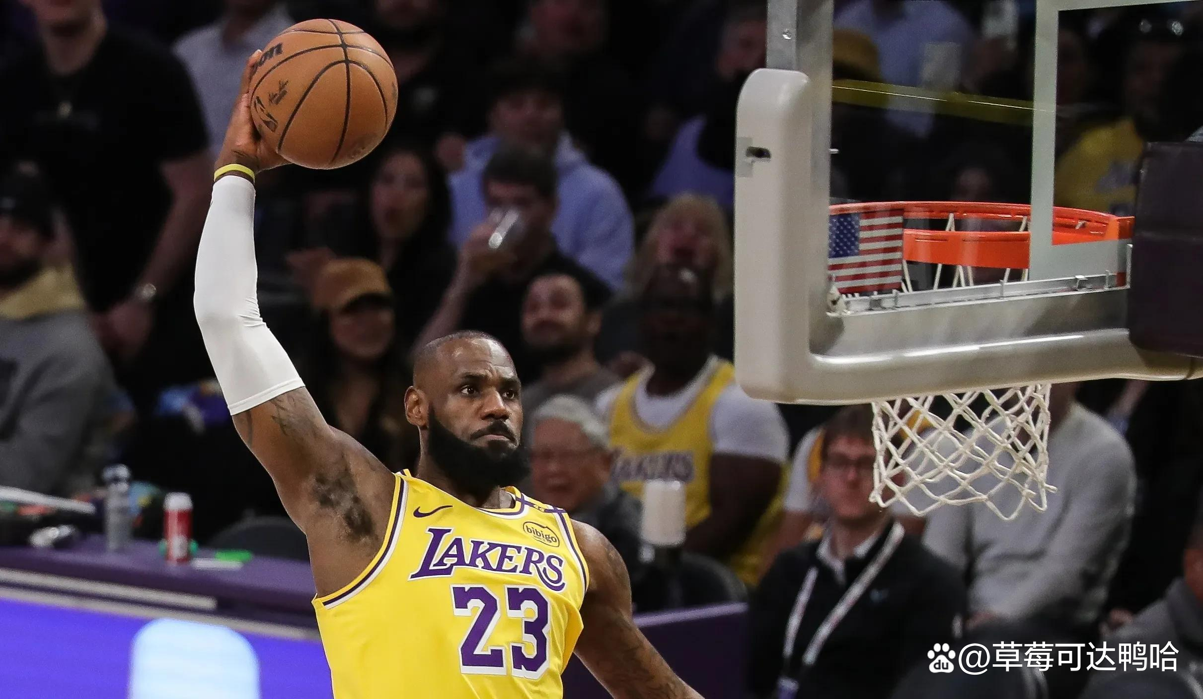 开拓者队客场爆冷战胜快船队,利拉德贡献关键三分 开拓者队客场爆冷战胜快船队,利拉德贡献关键三分