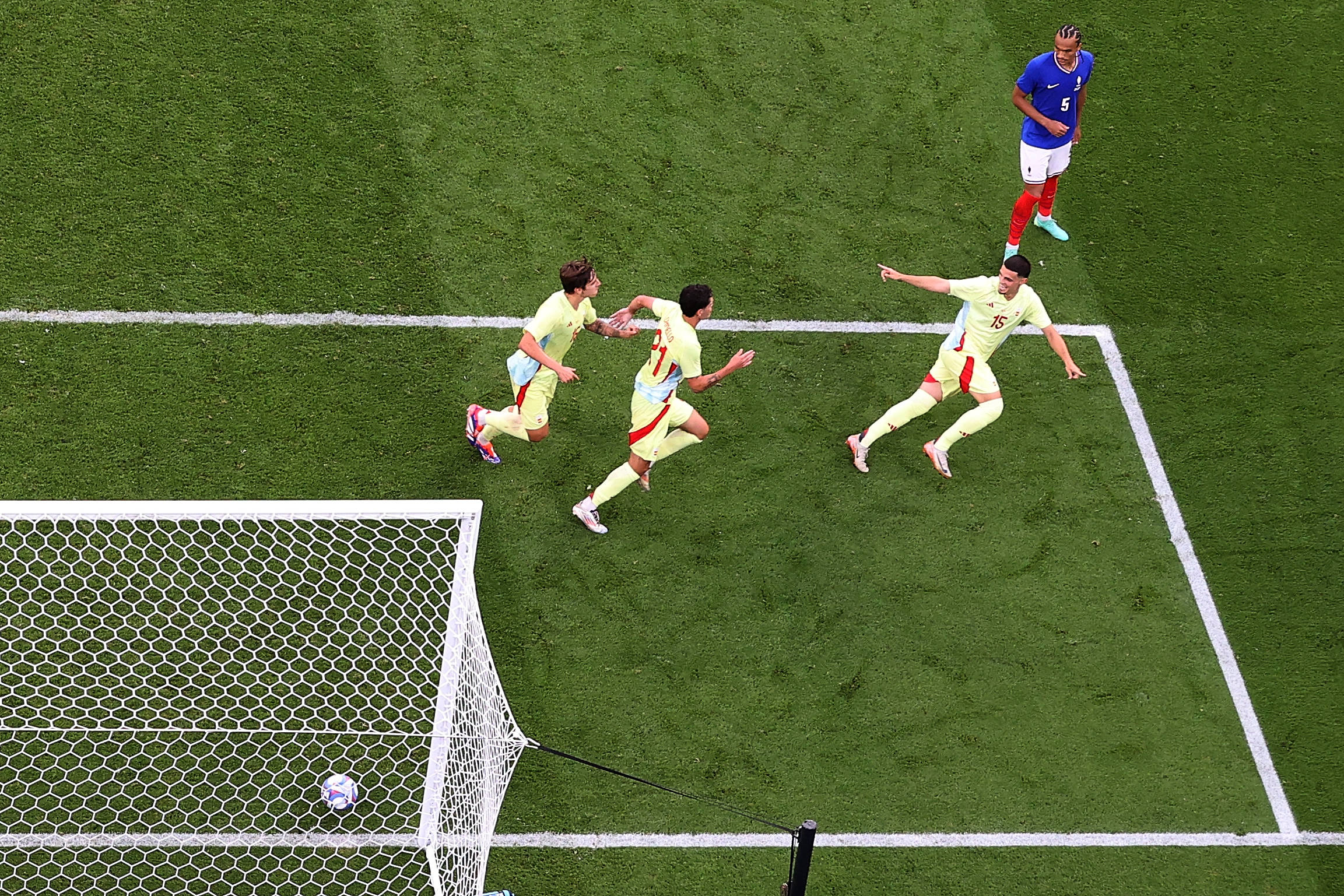 场上精彩瞬间回放,球星表现吸引全场目光的简单介绍 场上精彩瞬间回放,球星表现吸引全场目光的简单介绍