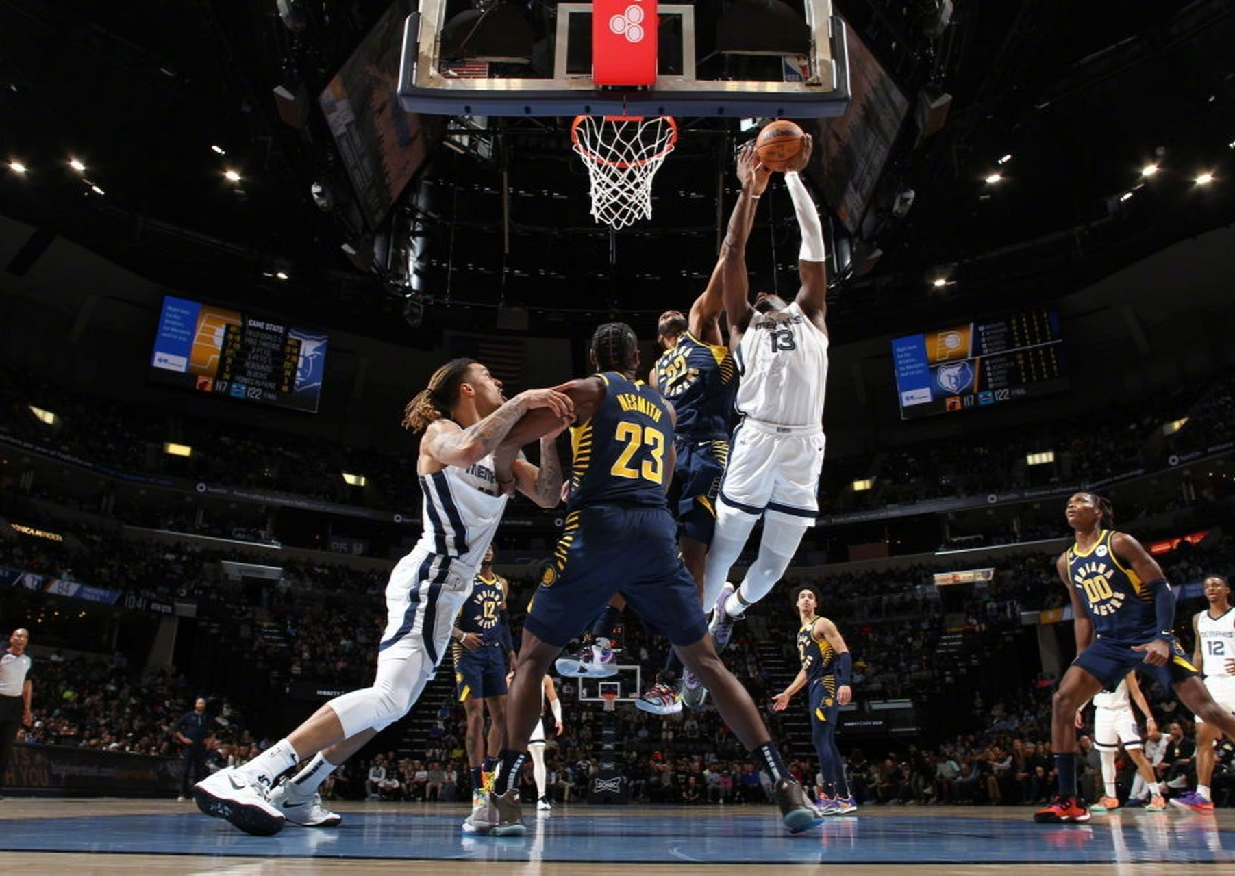 包含深圳队碾压步行者，莫兰特统治全场的词条