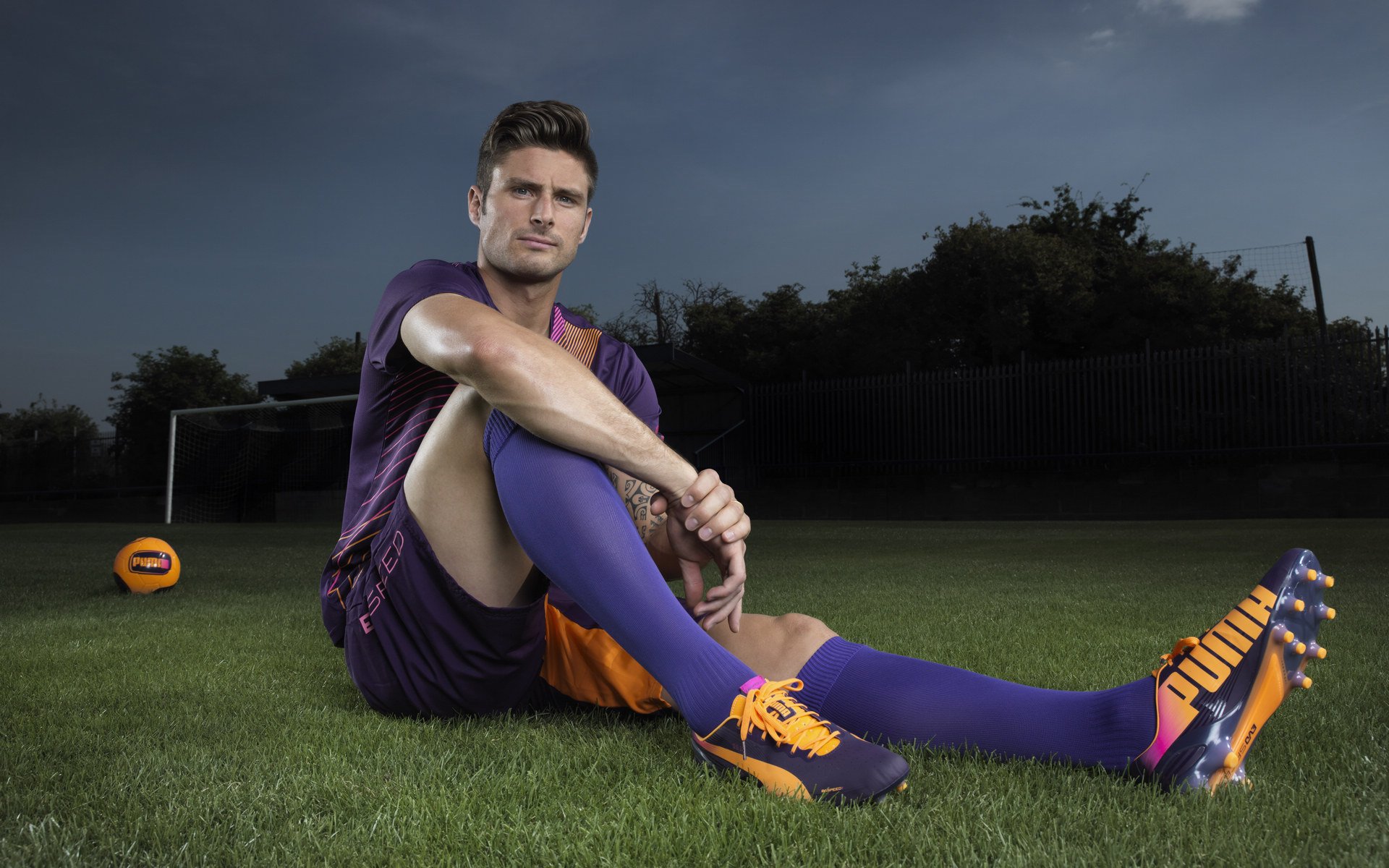 开云体育登录-当蓝月传奇遭遇沙漠之狐—一场跨维度的足球史诗