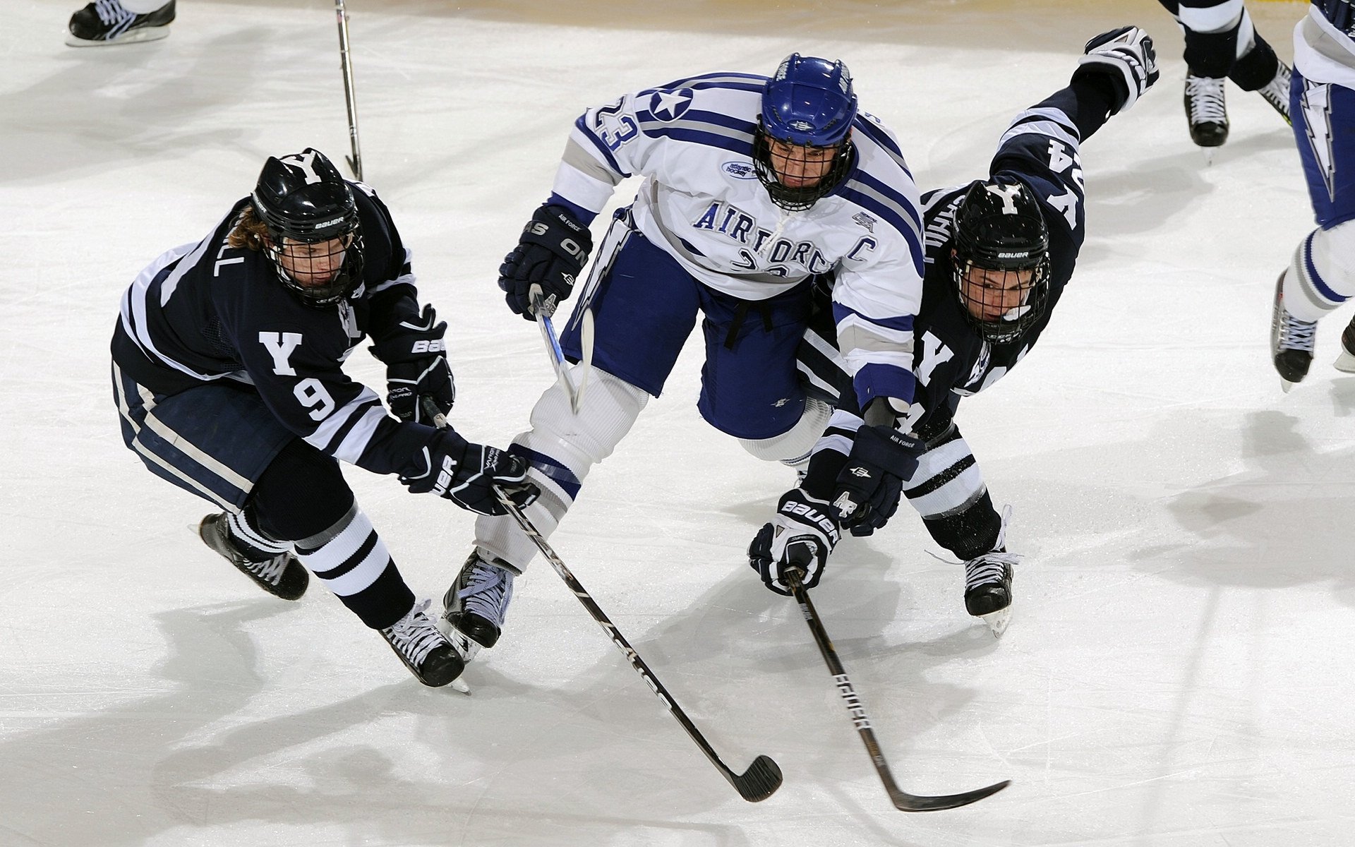 银箭破晓，乔治·拉塞尔在红牛王朝的裂缝中加冕新王