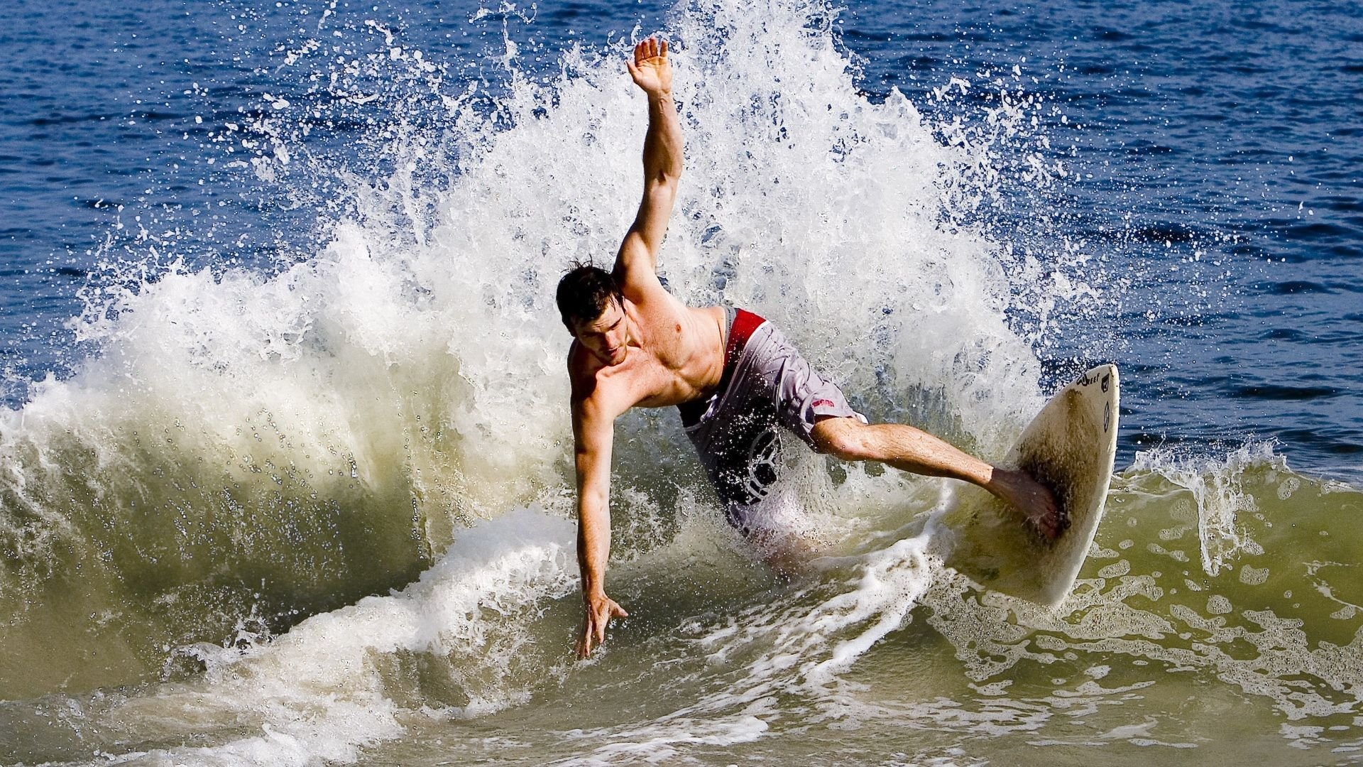 橙与蓝的交锋,莱万利刃出鞘,国际米兰的绝杀奇袭